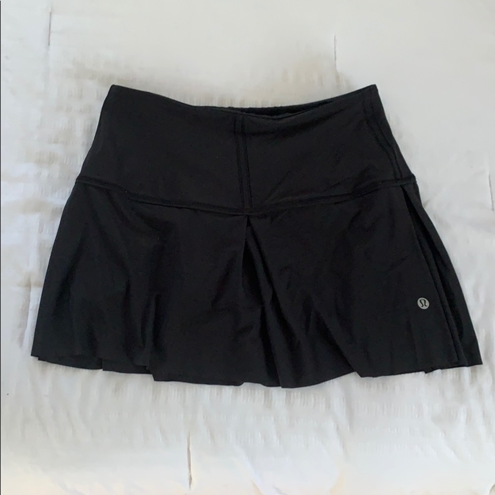 black lululemon skirt